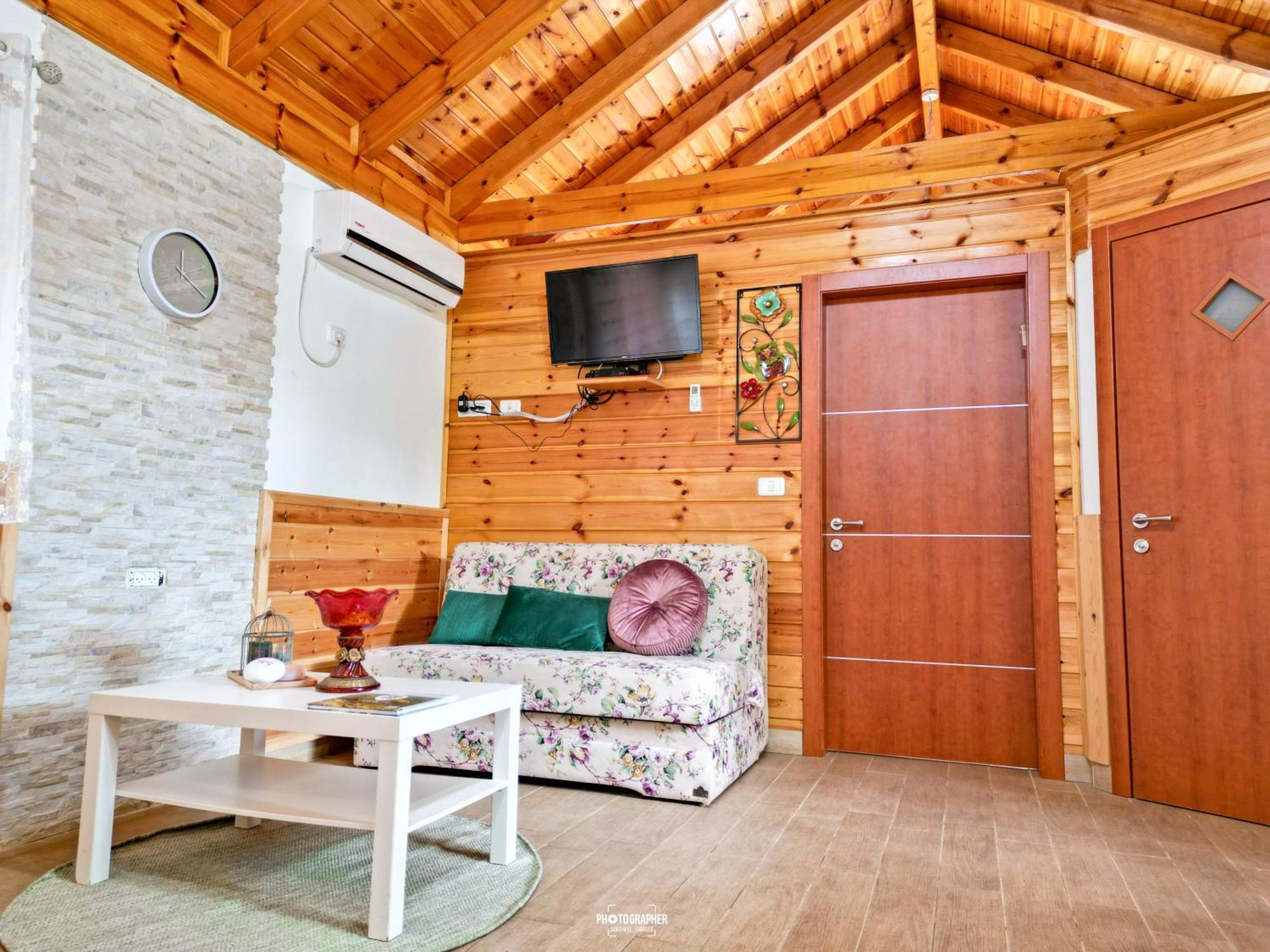 The Wooden Rose Cabins Bezet الغرفة الصورة