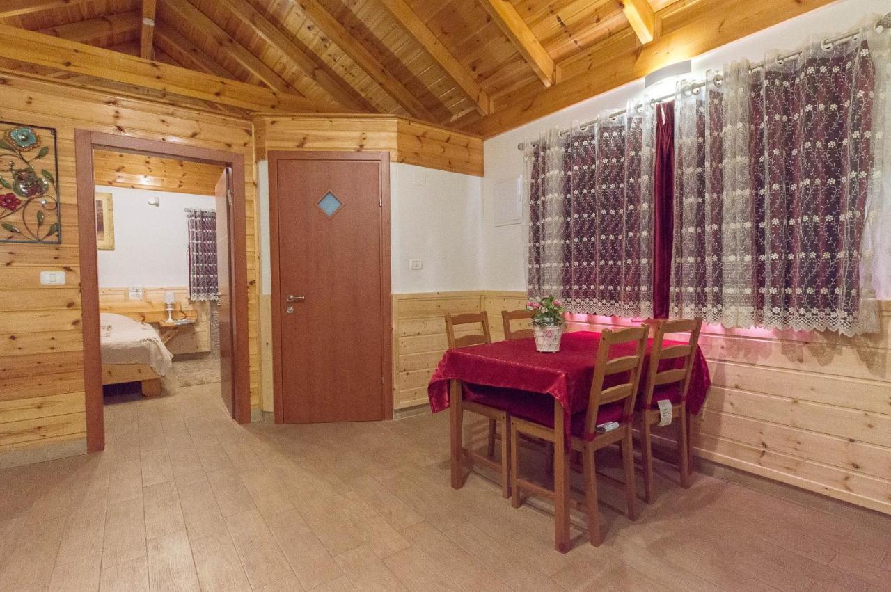 The Wooden Rose Cabins Bezet المظهر الخارجي الصورة
